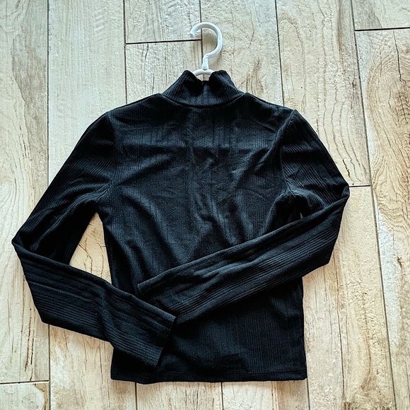 Mock neck hip length black long sleeve - Picture 1 of 3